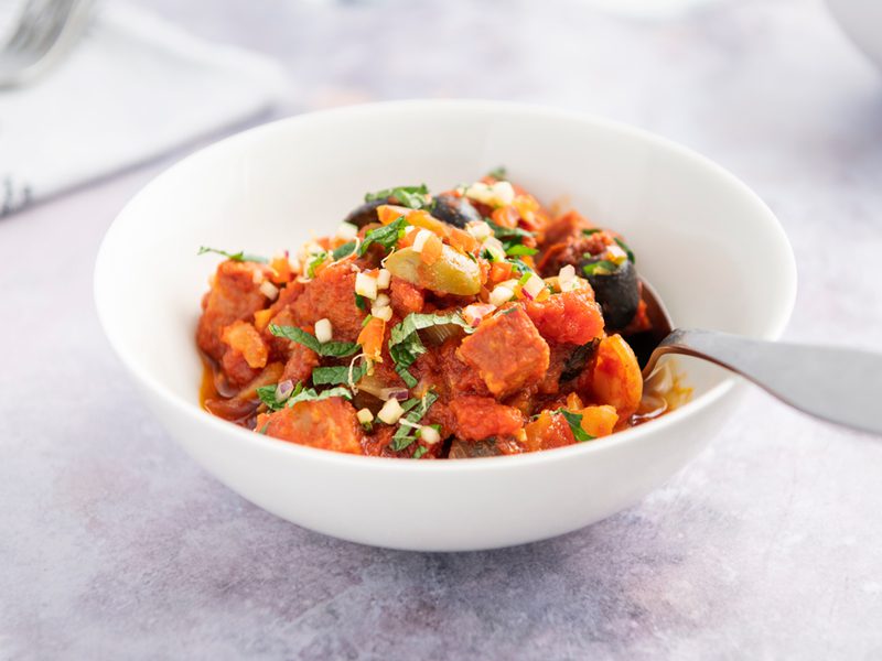 Italialainen makkarakastike ateria kilta