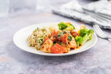 Kanaa tomaattikastikkeessa