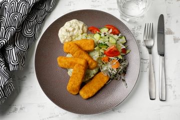 Kalapuikkoja ja tartar-kastiketta