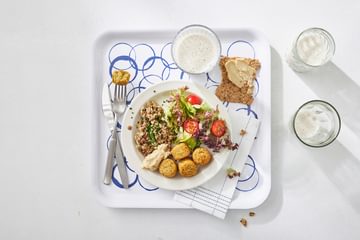 Falafelia, hummusta ja linssiriisiä