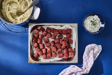 Punajuurikroketit, vegaaninen perunamuusi ja yrttifraiche